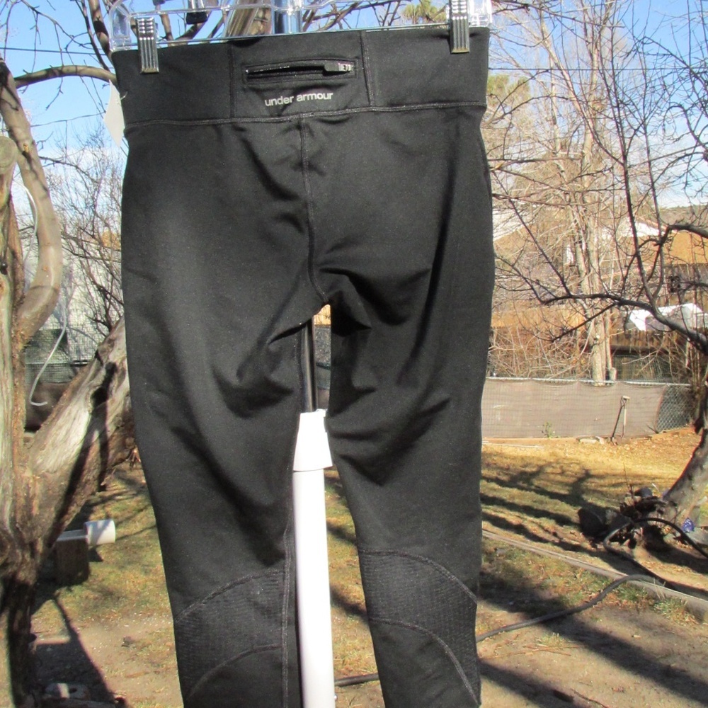 Under Armour Black Capris Leggings - Picture 2 of 3